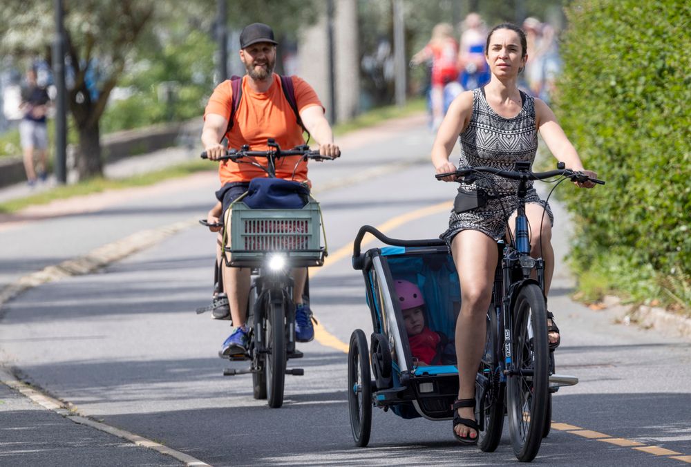 Stadig flere småbarnsforeldre tar i bruk sykkel fremfor bil som transportmiddel når de skal frakte barn til barnehage eller skole. 