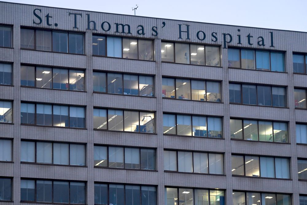  St Thomas' Hospital i London er et av sykehusene som er rammet av angrepet.