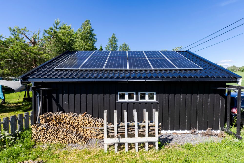 Interessen for solcelleanlegg på bolig har stupt, ifølge nye halvårstall fra Enova.