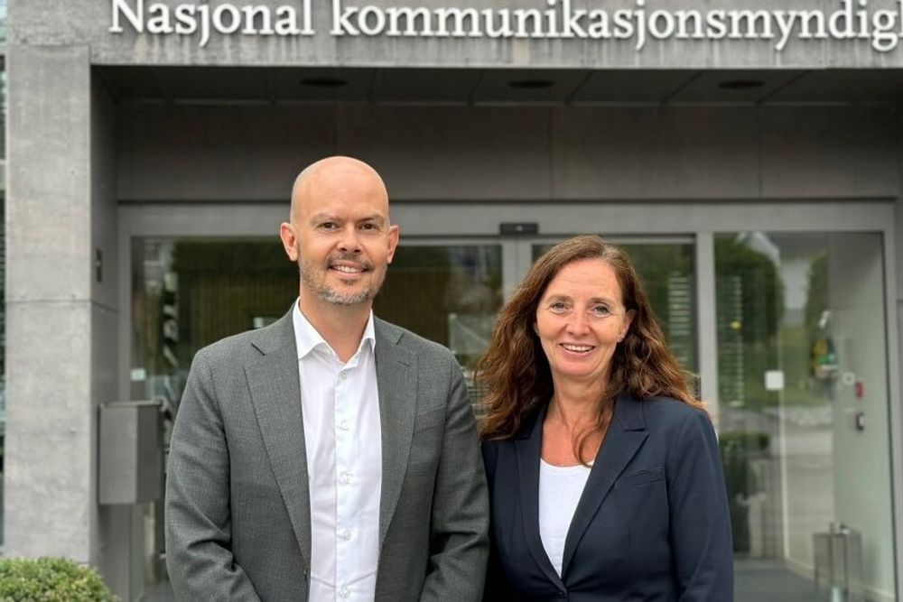 Fungerende direktør i Nasjonal kommunikasjonsmyndighet, John-Eivind Velure, og statssekretær Gunn Karin Gjul i digitaliseringsdepartementet sier det er viktig for myndighetene å møte lokalt næringsliv.