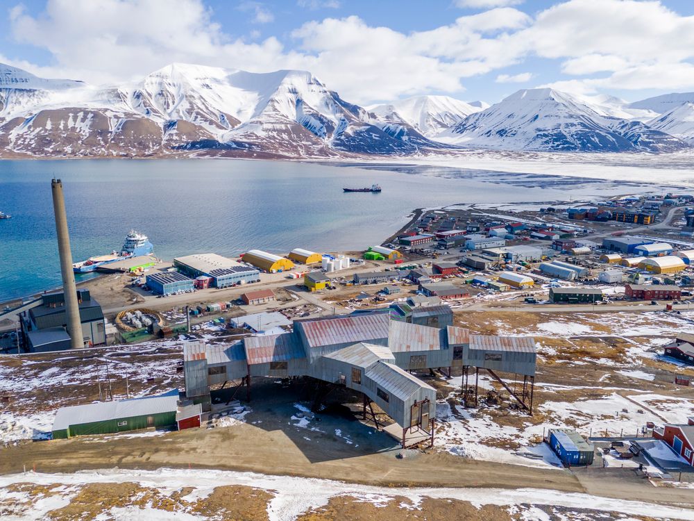 Den tidligere temperaturrekorden på Svalbard var fra 2022. Bildet er fra Longyearbyen tidligere i år.