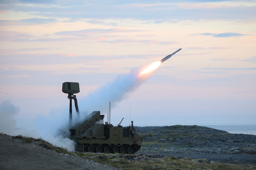 Forsvarsmateriell og Forsvaret testet nylig ut Hærens nye spesialdesignede kampluftvernsystem NOMAD – Norwegian Maneuver Air Defence – på Andøya i Nordland.