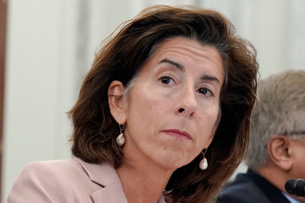 USA vil ikke nøle med å handle når teknologi utgjør en risiko mot USA og dets borgere, sier landets handelsminister Gina Raimondo.