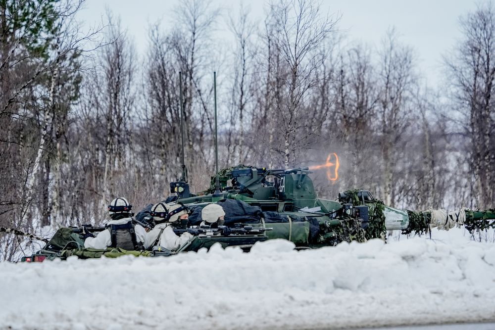 Sjefen for Finnmark landforsvar mener det er på tide å revurdere de norske, selvpålagte militære restriksjonene i Finnmark. Bildet er fra Cold Response-øvelsen i Kautokeino tidligere i år