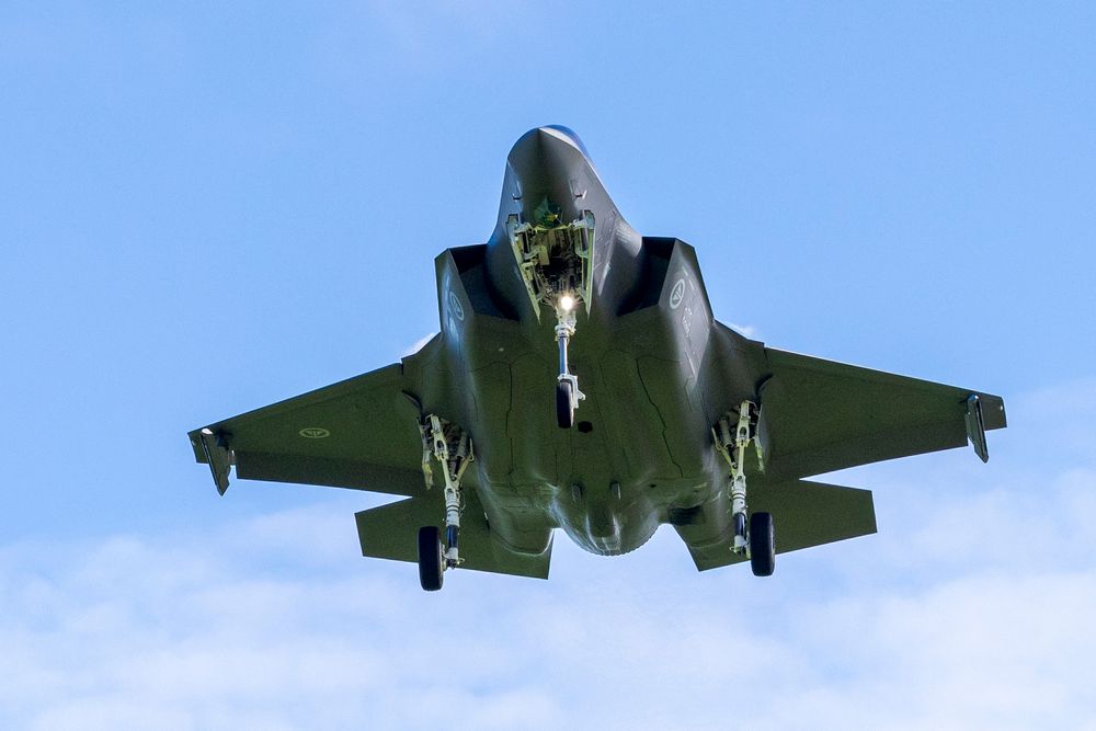 Et F-35 går inn for landing på Ørland i slutten av juni. Fredag kommer etter planen ytterligere to fly til Ørland.