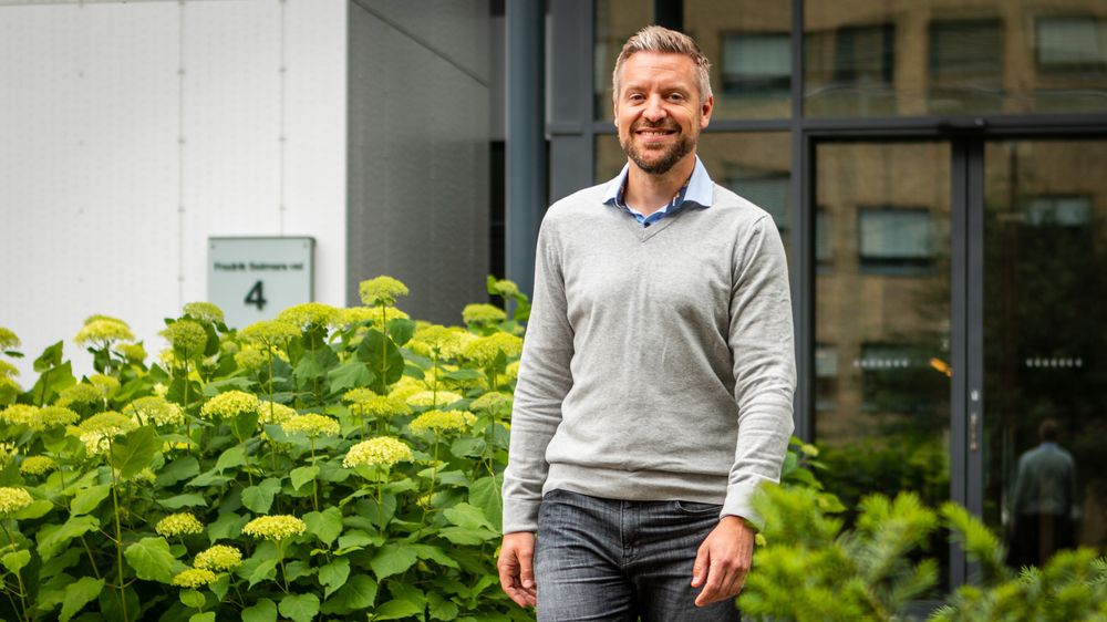 Espen Søgård Paaby foran Skatteetatens lokaler på Helsfyr i Oslo.