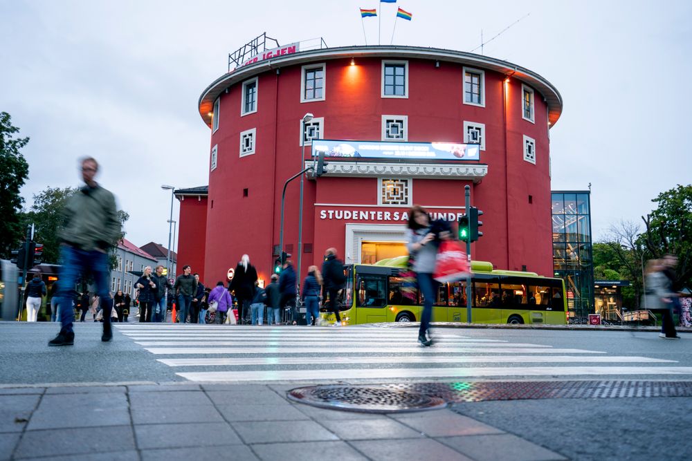 Den lett gjenkjennelige art-deco-bygningen har fått et nybygg bak seg og kan nå ta imot nesten 4000 studenter av gangen.