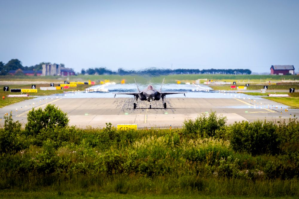 Regjeringen ønsker blant annet å øke bruken av penger på eksisterende anskaffelsesprosjekter, som F-35.