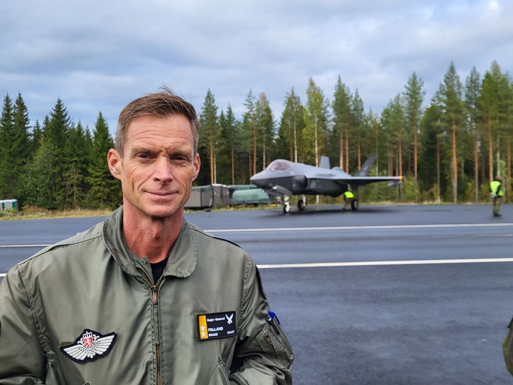 F-35 landet for første gang på motorvei i Finland i fjor høst. Det var en viktig milepæl for det nordiske luftforsvarssamarbeidet, mener avtroppende sjef Rolf Folland.