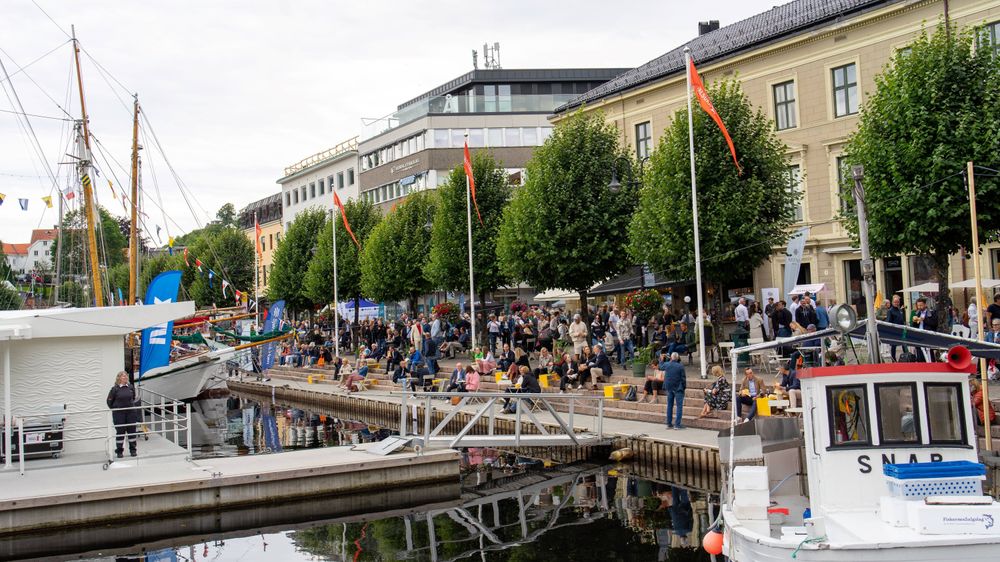 12.-16. august forvandlet mer enn 2000 arrangementer og et samlet publikum på rundt 120.000 mennesker Arendal til en sydende arena for meningsutveksling innen politikk, samfunns- og næringsliv. I år var det særlig stor interesse for KI og sikkerhet. <i>Foto:  TUM Studio</i>