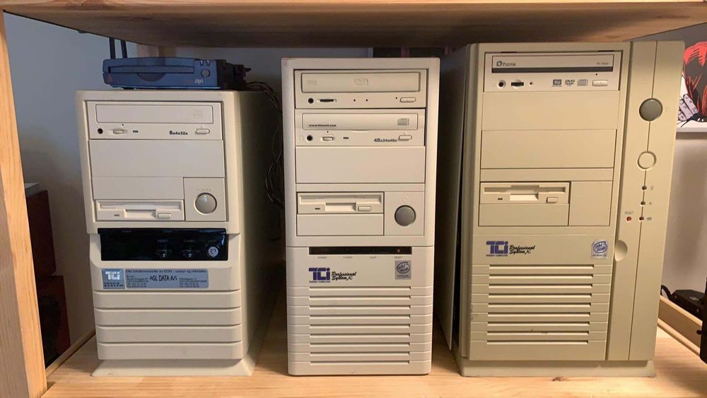 De mest populære TCI-kabinettene fra nittitallet. Artikkelforfatterens PC var av typen til venstre - et Diamond KS-330 - men til å begynne med uten CD-ROM.