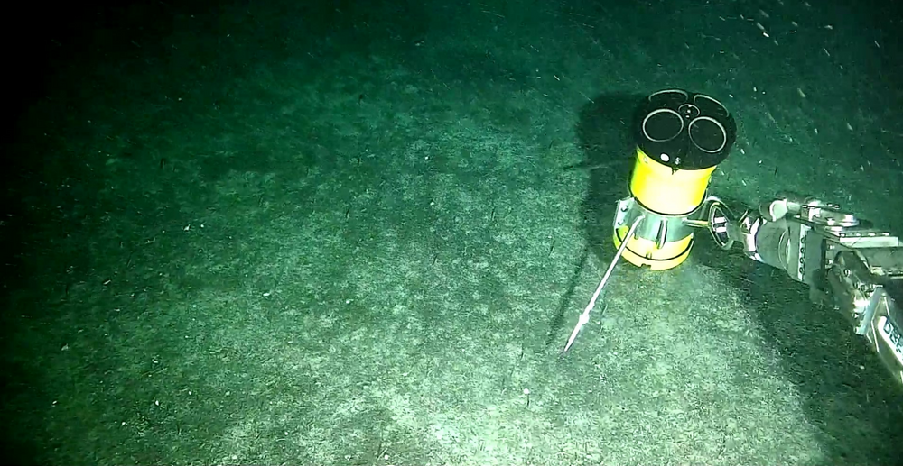 Bildet viser installasjon av en strømningsmåler i forbindelse med forskningsprosjektet Eminent.