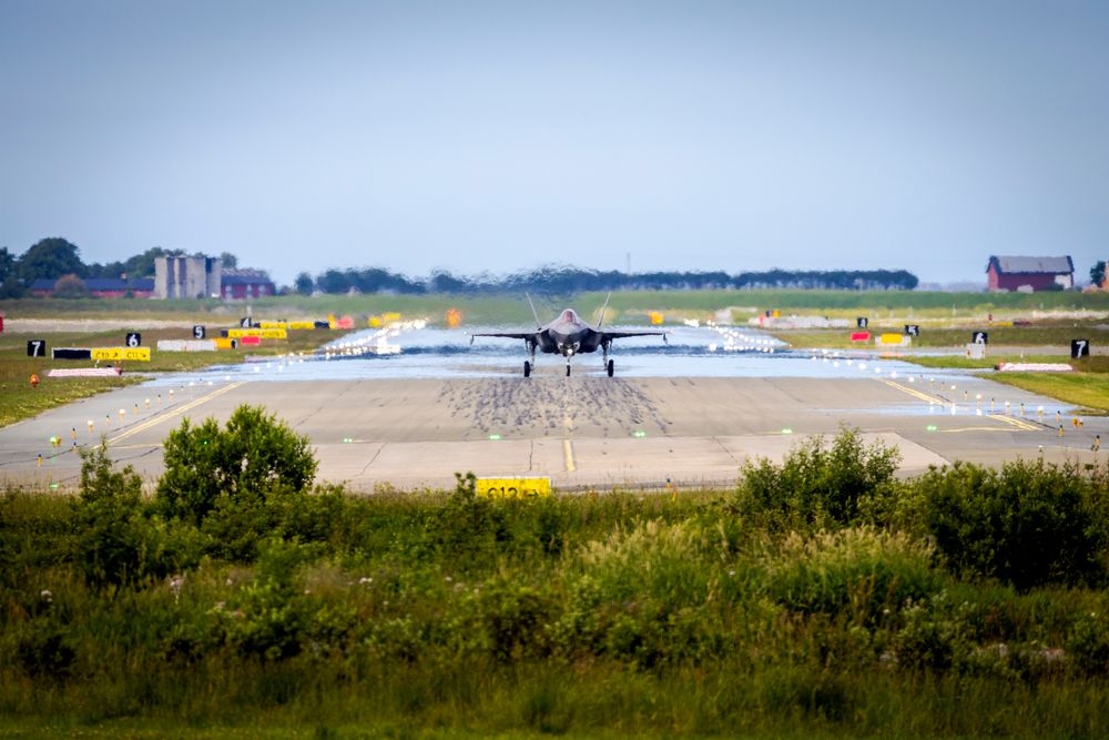 Det er strenge fotorestriksjoner på Ørland. Det gjorde også at TU ikke kunne ta bilde av de kinesiske bilene vi så på flystasjonen. Derfor serverer vi heller et bilde av F-35 like før takeoff på flystasjonen.