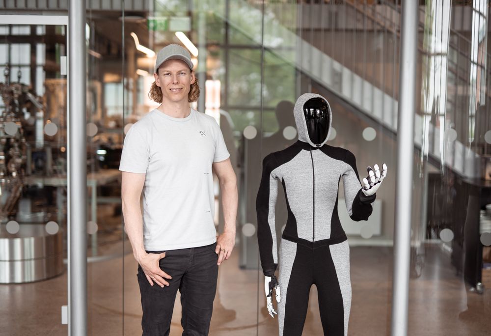 Gründer og 1X-sjef Bernt Øivind Børnich flytter hovedkontoret til California for å få fart på produksjonen av roboten Neo.