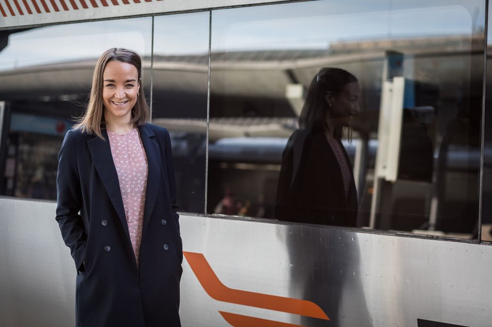 – Det aller viktigste grepet som kan tas, er å legge til rette for at alle de som skal til og fra flyplassen sitter på samme tog, sier Ida Marie Fottland, direktør for kommunikasjon og samfunnskontakt i Flytoget.