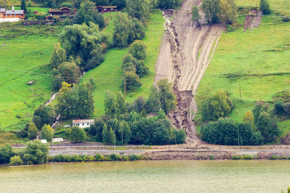 Et jordras stenger E6 sør for Krekke i Ringebu kommune i Gudbrandsdalen.