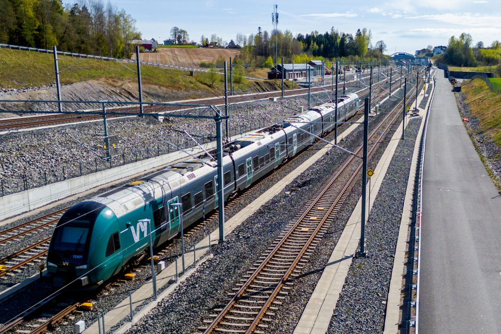 Det finnes 63 togsett av type 75 på det norske jernbanenettet. Togsettet har 295 sitteplasser og 265 ståplasser - de brukes i all hovedsak som lokaltog på Østlandet.