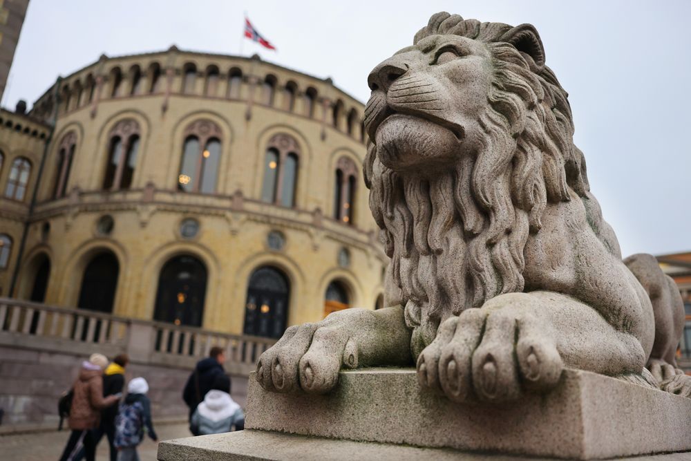 Det er ikke få borgere som kommer til å bruke store språkmodeller som sin personlige valgomat før stortingsvalget neste år. Men språkmodellene er ikke objektive, advarer ukas TU-spaltist.