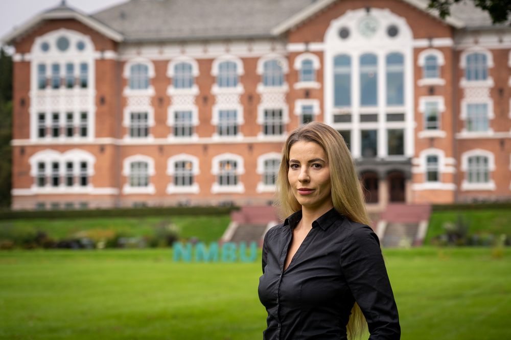 Milna Mandusic er overingeniør i Vann- og avløpsetaten. Samtidig er hun i gang med en doktorgrad ved Norges miljø- og biovitenskapelige universitet i Ås. <i>Foto:  TUM Studio</i>