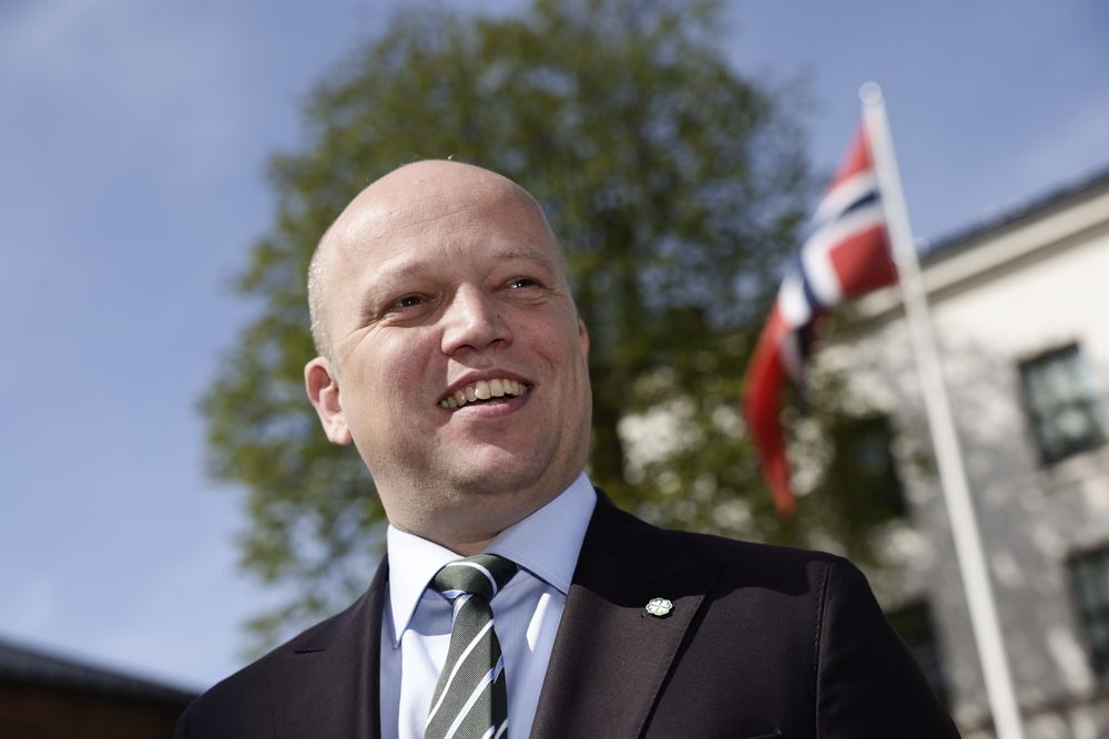 Finansminister Trygve Slagsvold Vedum (Sp) er optimistisk på vegne av norsk økonomi. Han tror på sterk økonomisk vekst framover.