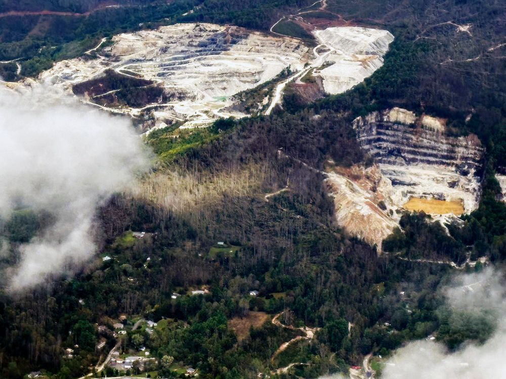 Flyfoto av kvartsbruddene i Spruce Pine i North Carolina tatt fra fly 30. september.