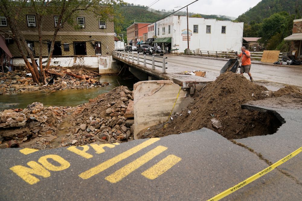 Orkanen Helene raserte store områder sørøst i USA, som her i Hot Springs i North Carolina, i slutten av september. Over 230 mennesker mistet livet, og nesten 2 millioner mennesker mistet strømmen.