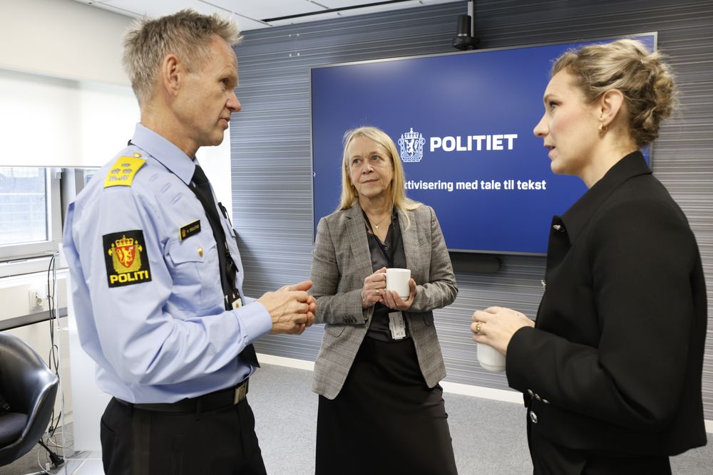 Politidirektoratets Håkon Skulstad, leder i PIT Catherine Jansson og digitaliseringsminister Karianne Tung møttes for å snakke om KI i politiet. Samtidig legger politiet frem en ny konseptvalgutredning.