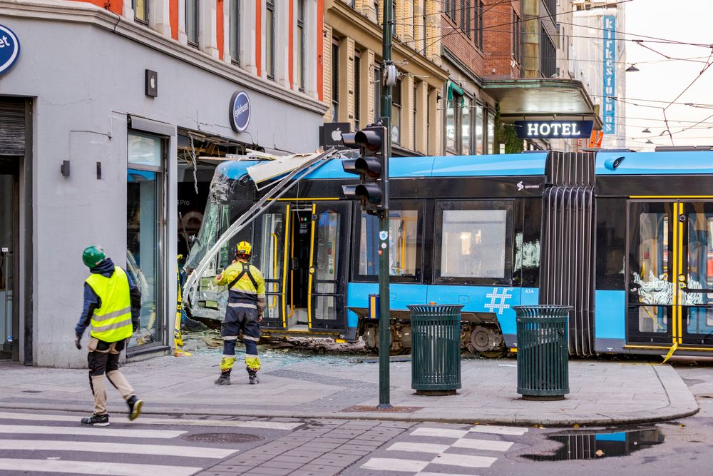 29. oktober sporet en trikk av og kjørte inn i eplebutikken i Oslo.