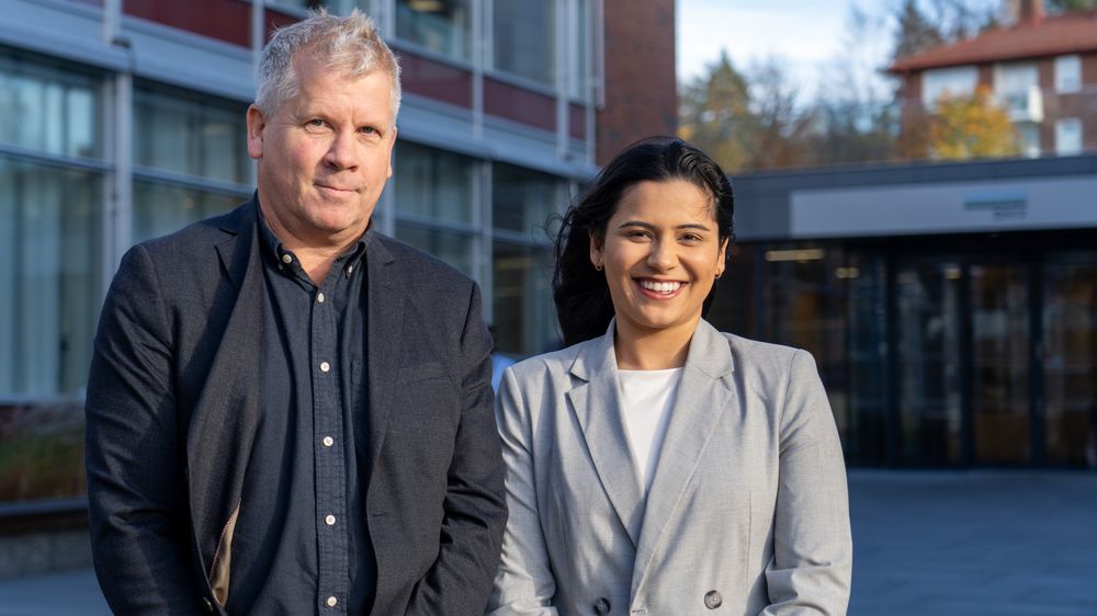 F.V. Sikkerhetssjef Arnfinn Tønnessen og Cyber-trainee Juhi Saigal i DNV.