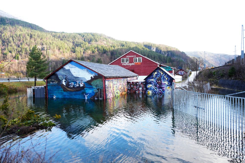 Ekstremværet Jakob brakte med seg mye regn, som her ved Evanger i Voss. Norge er blant områdene som nevnes for store nedbørsmengder i oktober.