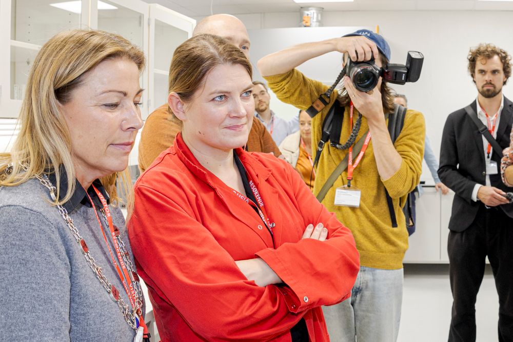 Næringsminister Cecilie Myrseth (Ap) sier at Eksfin ikke skal støtte andre fase at det omstridte Sakarya-gassfeltet i Tyrkia. Her sammen med Porsgrunn-ordfører Janicke Andreassen (Ap) under et besøk hos Thor Medical.