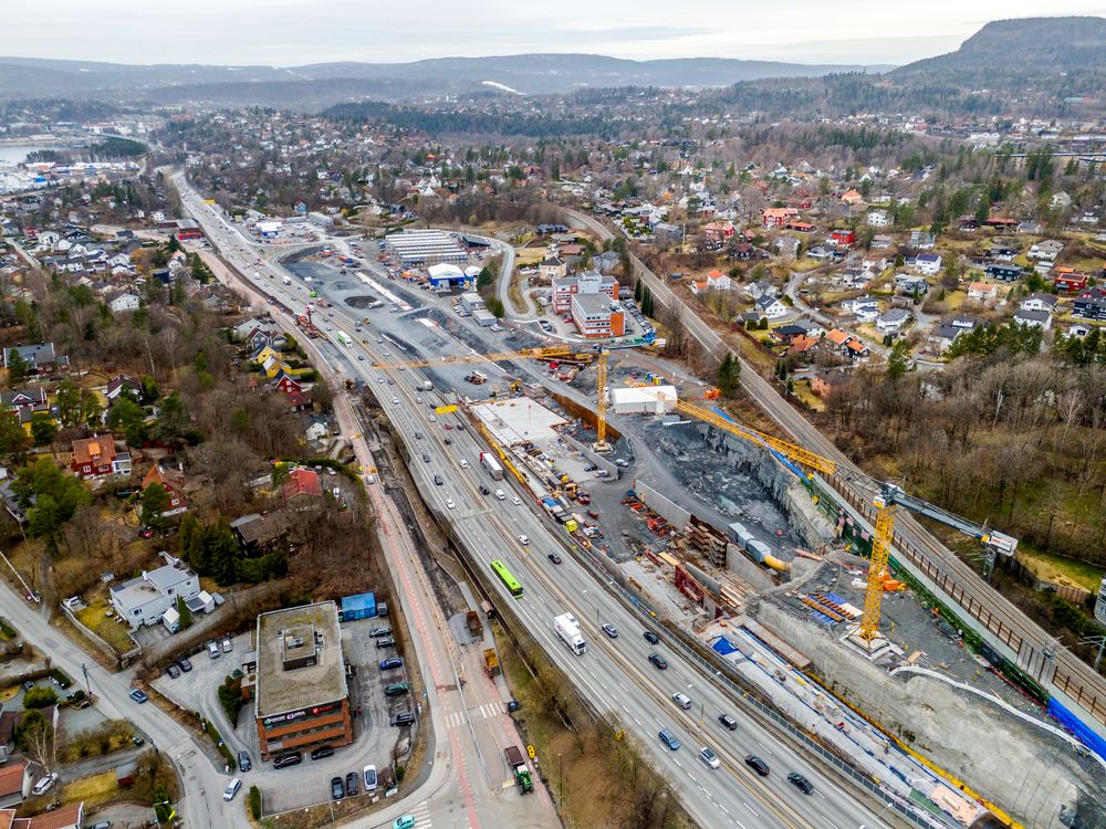 Den ene byggegropen til Høviktunnelen ligger tett inntil beboerne i Kveldsro terrasse som har klaget på støy fra prosjektet.