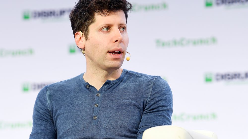 Sam Altman mener kunstig generell intelligens (AGI) ikke blir så betydningsfullt som folk tror, men at «superintelligens» derimot vil bli den store milepælen.