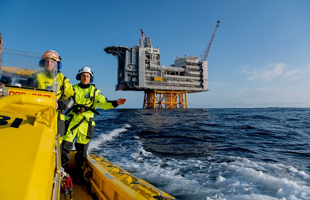 Plattformene Edvard Grieg og Ivar Aasen på Utsirahøyden i Nordsjøen har siden 2019 blitt drevet med elektrisk kraft fra land. To gassturbiner ble erstattet.