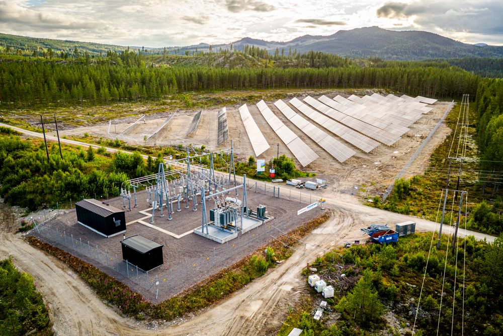 Furuseth Solkraftverk i Stor-Elvdal blir det første norske solkraftverket i industriell skala. Utbyggeren Solgrid er eid av Østfold Energi, Akershus Energi og Obligo.