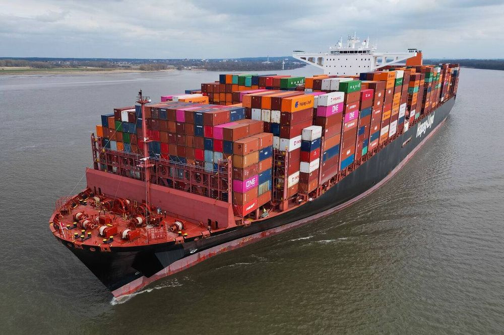 Hapag-Lloyd har fått DNV til å dokumentere effekten av å vaske skroget jevnlig for å minske motstanden i vann. Resultatet varier fra 5 til 16 prosent – avhengig av skip, drift og seilingsområde. Containerskipet MS Barzan var ett av fartøyene.