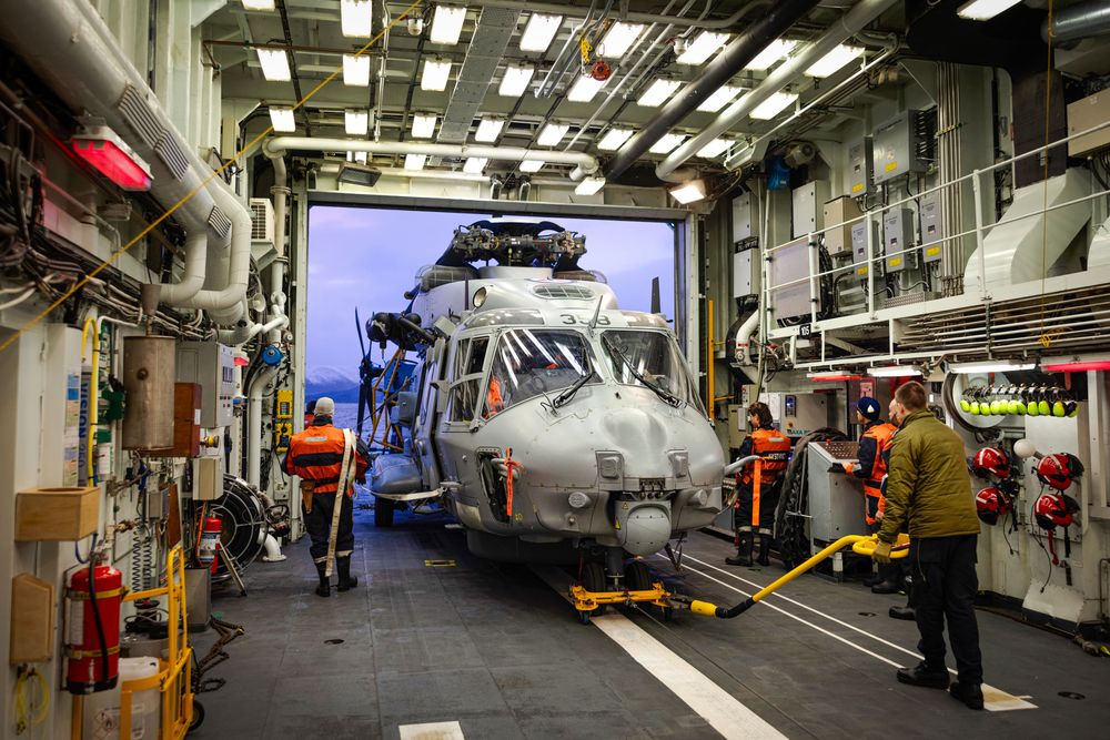 I 2022 bestemte regjeringen å heve milliardkontrakten for de 14 NH90-helikoptrene til Sjøforsvarets kystvaktfartøyer og fregatter.