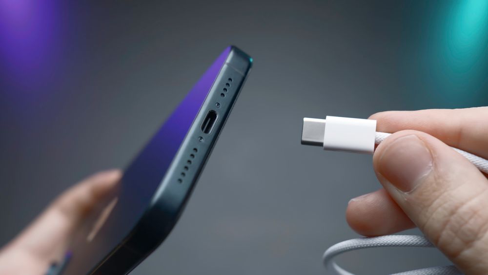 EU har tvunget gjennom USB-C som felles ladestandard i hele EU – og Norge.