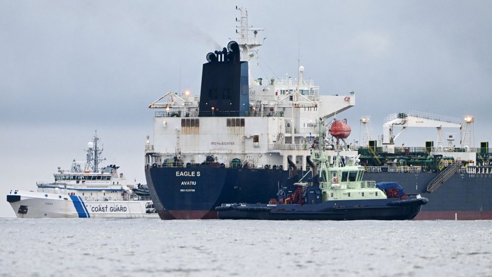 Tankskipet ble eskortert til en havn på halvøya Porkkalanniemi.