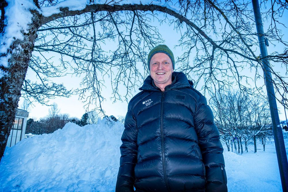 Snøkaos eller bare utfordringer? Kampen om plassen i byene våre har aldri har vært større. Mange steder finnes det ikke plasser å frakte vekk snøen til, sier NTNU-professor Alex Klein-Paste.