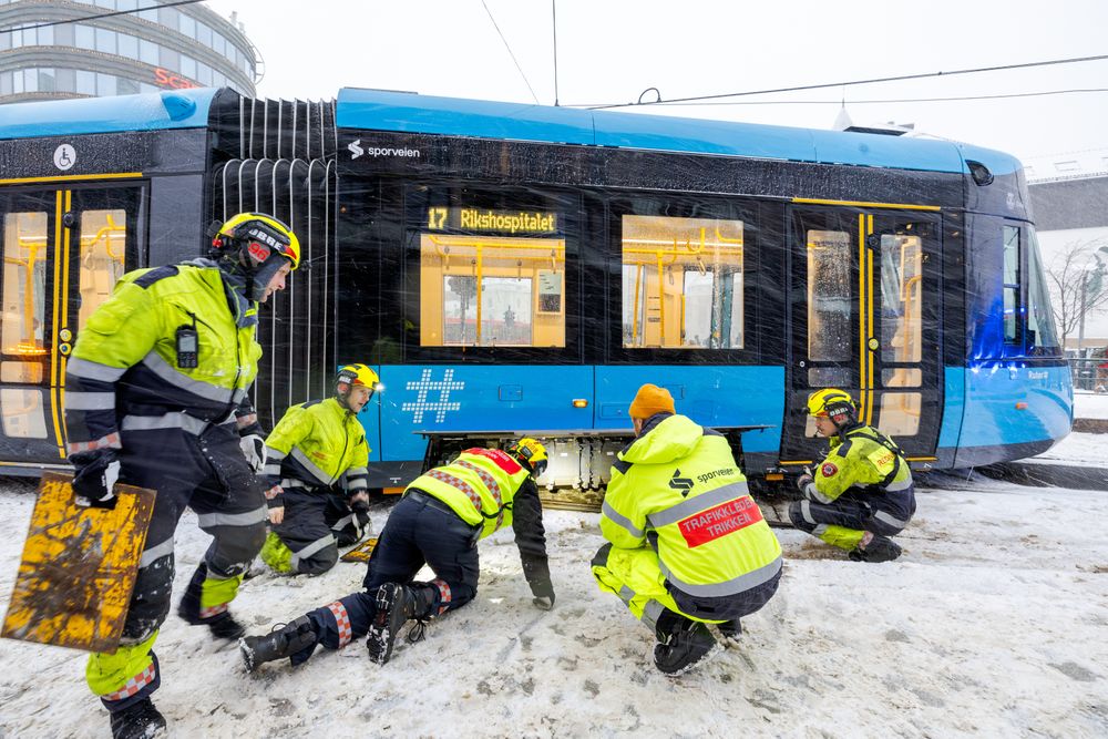 I 14-tiden torsdag sporet en trikk av på Jernbanetorget i Oslo. 