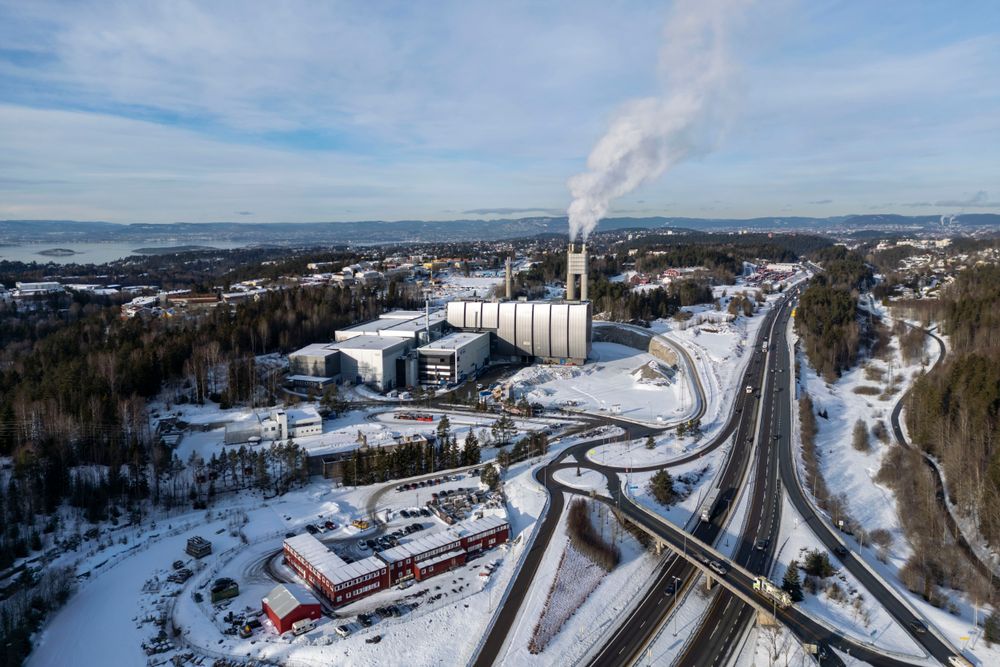 Arbeidet med CO2-fangst på avfallsanlegget på Klemetsrud i Oslo ble stanset i 2023, fordi kostnadene ble for høye. Nå går Hafslund Celsio videre med noe reduserte planer for CO2-fangst. 