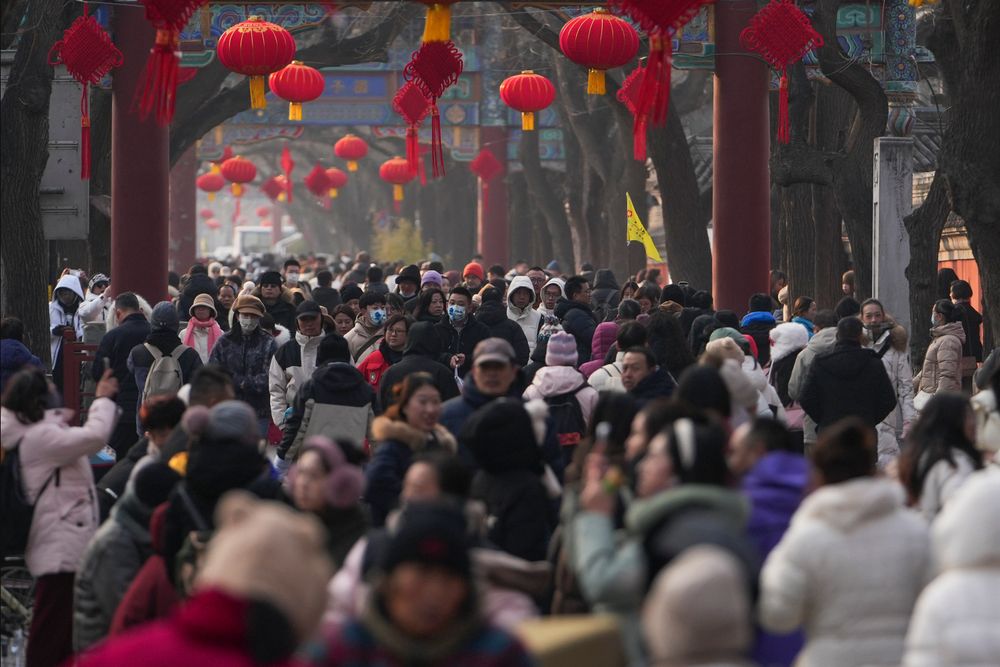 En IP-adresse i Kina skal ha mottatt pasientdata. Bildet er tatt ved en populær gate i Beijing. Menneskene på bildet har ingenting med saken å gjøre.