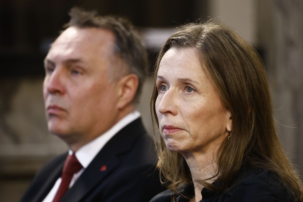Cyberavtale med Ukraina: Bildet viser forsvarsminister Tore O. Sandvik og justisminister Astri Aas-Hansen ved fremleggelse av PSTs trusselvurdering for 2025. 