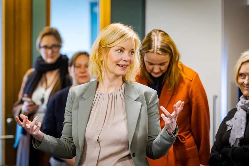 Mandag åpner forsknings- og høyere utdanningsminister Sigrun Aasland på Quantum Information Technology Norway hvor hun vil fortelle om regjeringens planer for utvikling av kvanteteknologi.