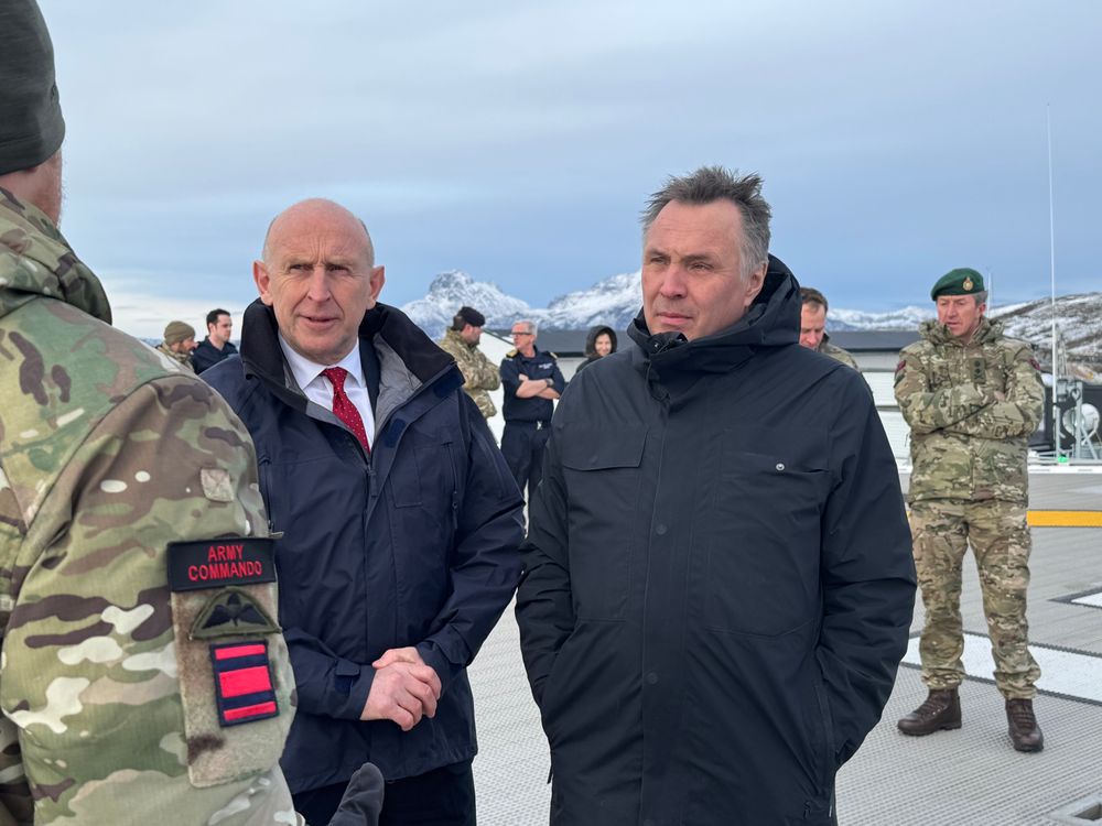 Norges forsvarsminister Tore O. Sandvik og den britiske forsvarsministeren John Healey kunngjorde torsdag at det skal utarbeides et avtaleverk for tettere og bedre samarbeid innenfor en rekke områder på forsvars- og sikkerhetsfeltet.