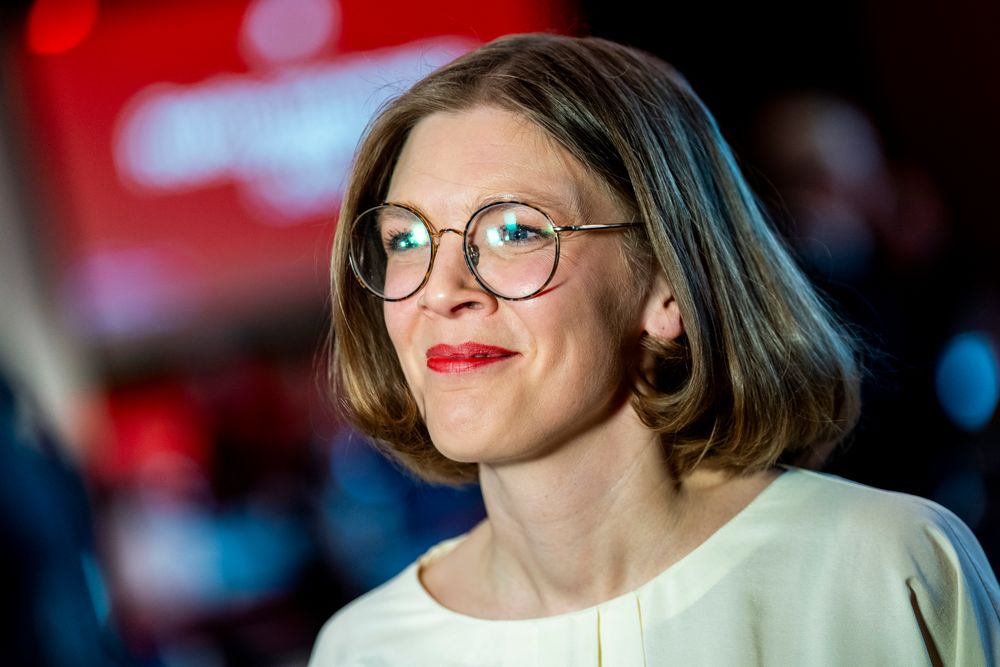 Partileder Marie Sneve Martinussen i Rødt sier partiet er åpne for å forlenge avgiftskuttene på drivstoff.