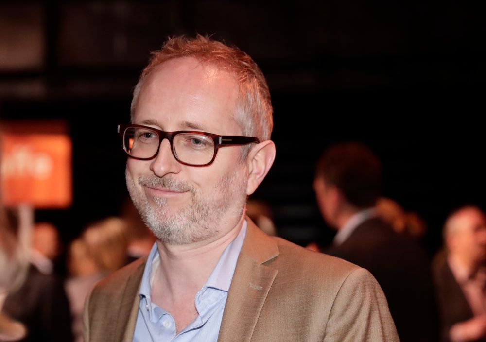 Fornybar Norge-sjef Bård Vegar Solhjell er ikke fornøyd med det grønne skiftet i budsjettavtalen mellom Ap, Sp og Rødt. Han mener det vil føre til en økning i strømprisen.