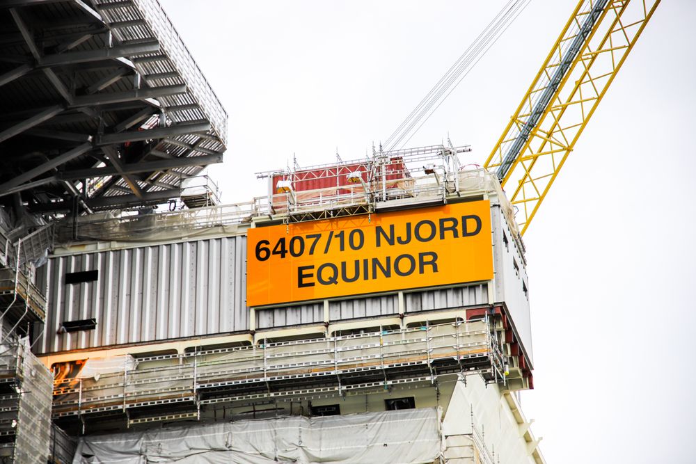 Nyttår var det et større oljeutslipp fra Njord-plattformen til Equinor i Norskehavet. Det blir fortsatt gjort nye funn av olje på land. 