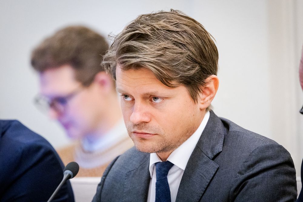 Peter Frølich (H), leder av kontroll- og konstitusjonskomiteen på Stortinget, retter sterk kritikk mot departementenes prosjekt for en felles IT-plattform.